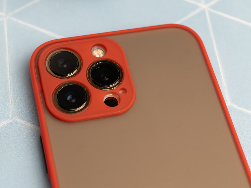 Pevný, gumový obal na iPhone 13 Pro - Červený - 4